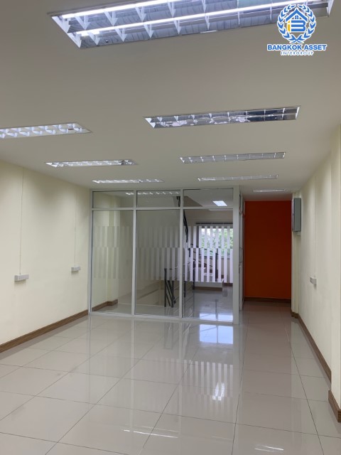 *****อาคารพาณิชย์ 5 ชั้นมือสอง เมืองนนทบุรี ติดถนนราชพฤกษ์ พื้นที่ใช้สอยเยอะ บนเนื้อที่กว้าง 15.20 ตร.ว. ฟังก์ชัน 5 ห้องนอน 4 ห้องน้ำ บนสุดยอดทำเล ในแหล่งชุมชน สามารถค้าขาย หรือปรับเปลี่ยนเป็น Home Office ก็ดี การเดินทางสะดวกสบาย เชื่อมต่อถนนราชพฤกษ์, ถนนนครอินทร์, ถนนรัตนาธิเบศร์, ถนนจรัญสนิทวงศ์!